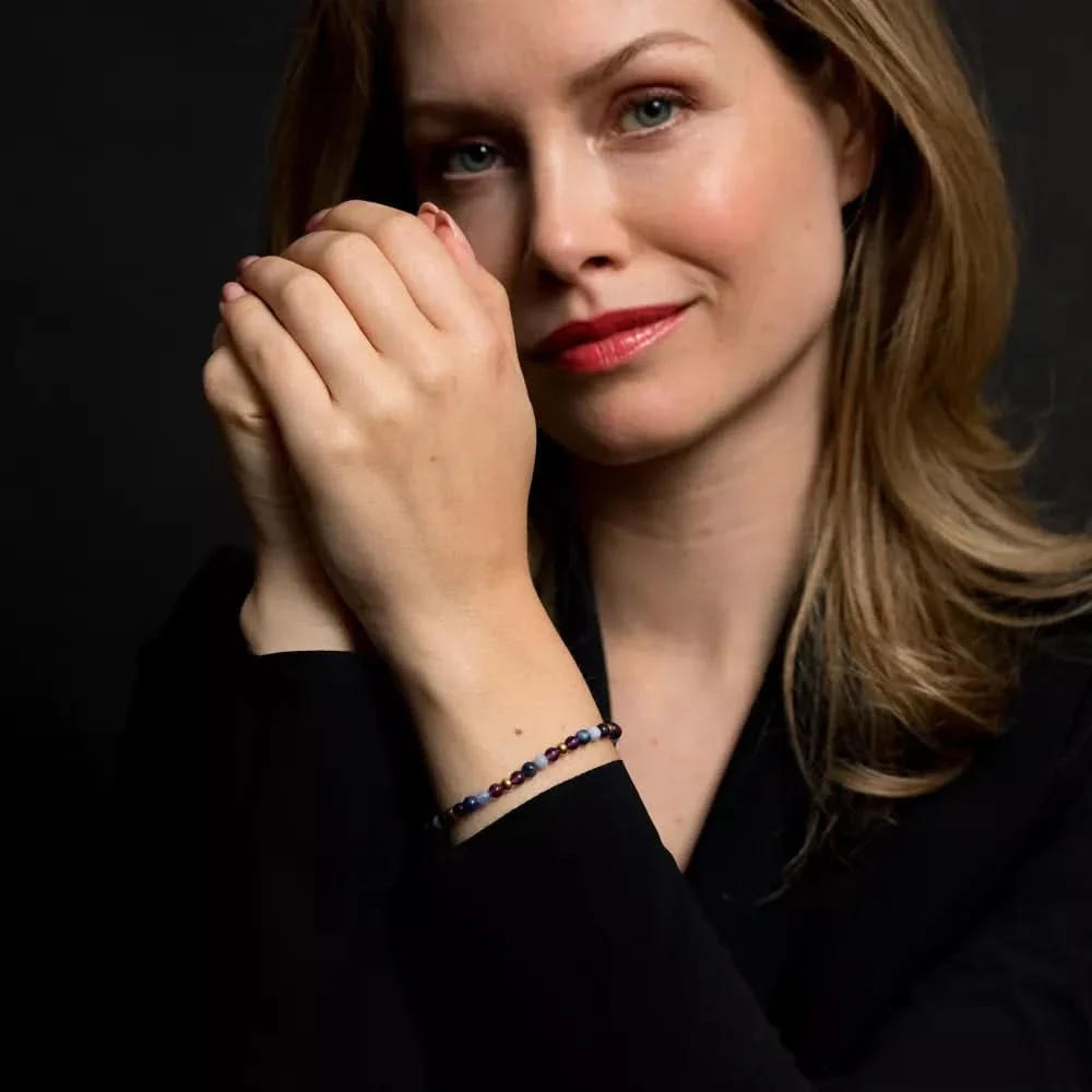 Armband aus Edelsteinen in Lila, Violett und Gold mit Edelstahlverschluss - Rebel&Rose Modell: RR-40064-G-M – Bild 3
